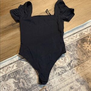 Super slimming and soft black bodysuit short sleeve